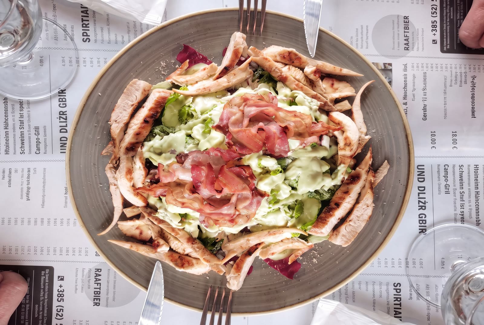 Salata sa steakom i burratom