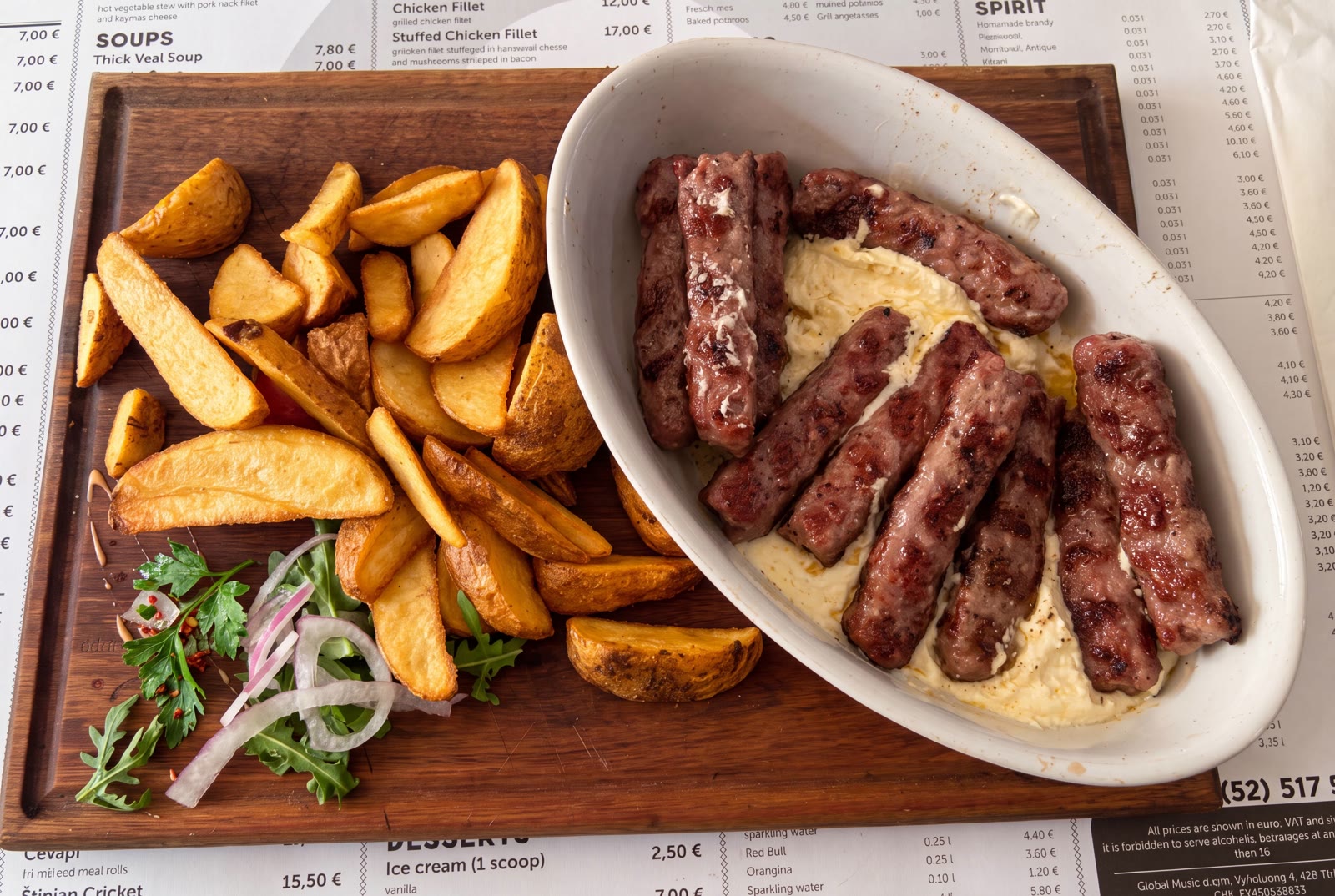 Narezani steak s krumpirićima i umakom